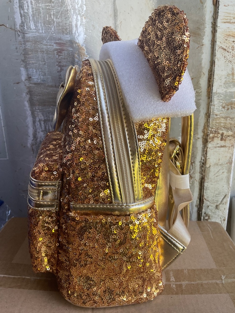 DISNEY PARKS HOLOGRAPHIC GOLD   LASRX exclusive Minnie   BAG NWT - Picture 7 of 8